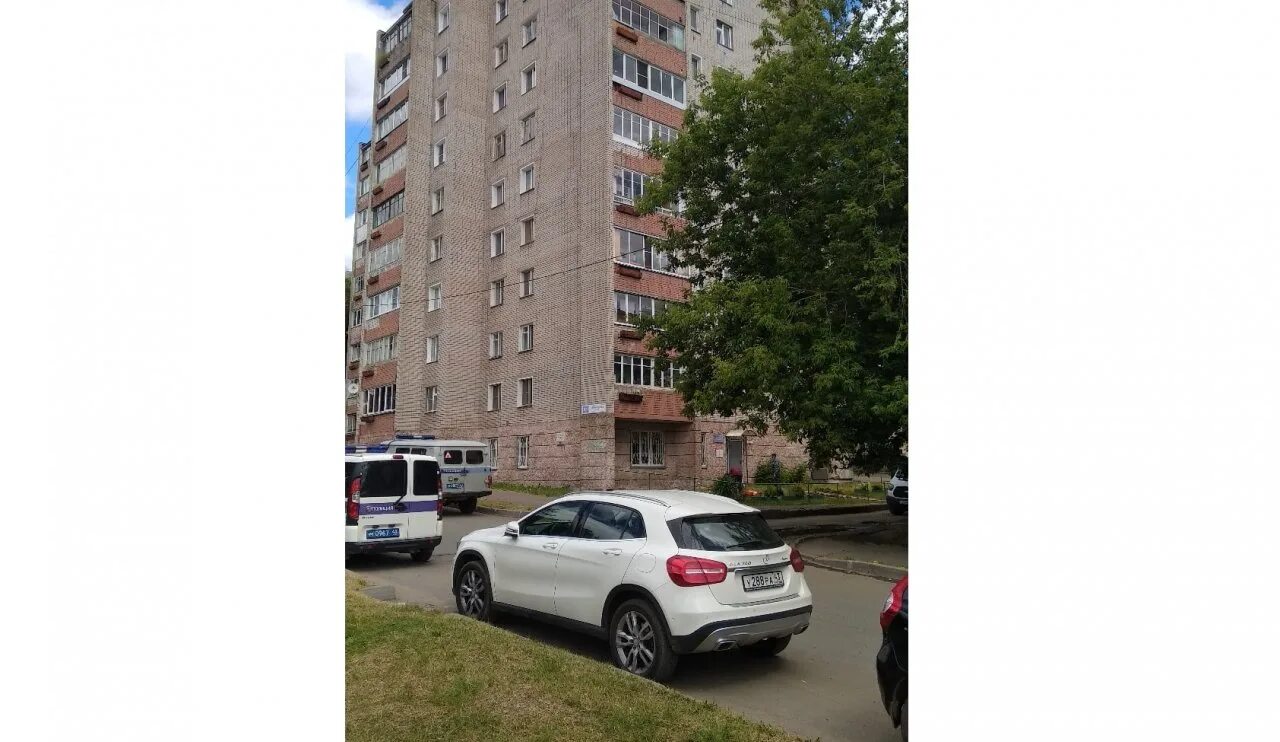 Окна киров. Мужчина выпал из окна красноярск. В кирове выпал из окна музыкант группы. Киров выпали из окна. Киров выпали из окна.