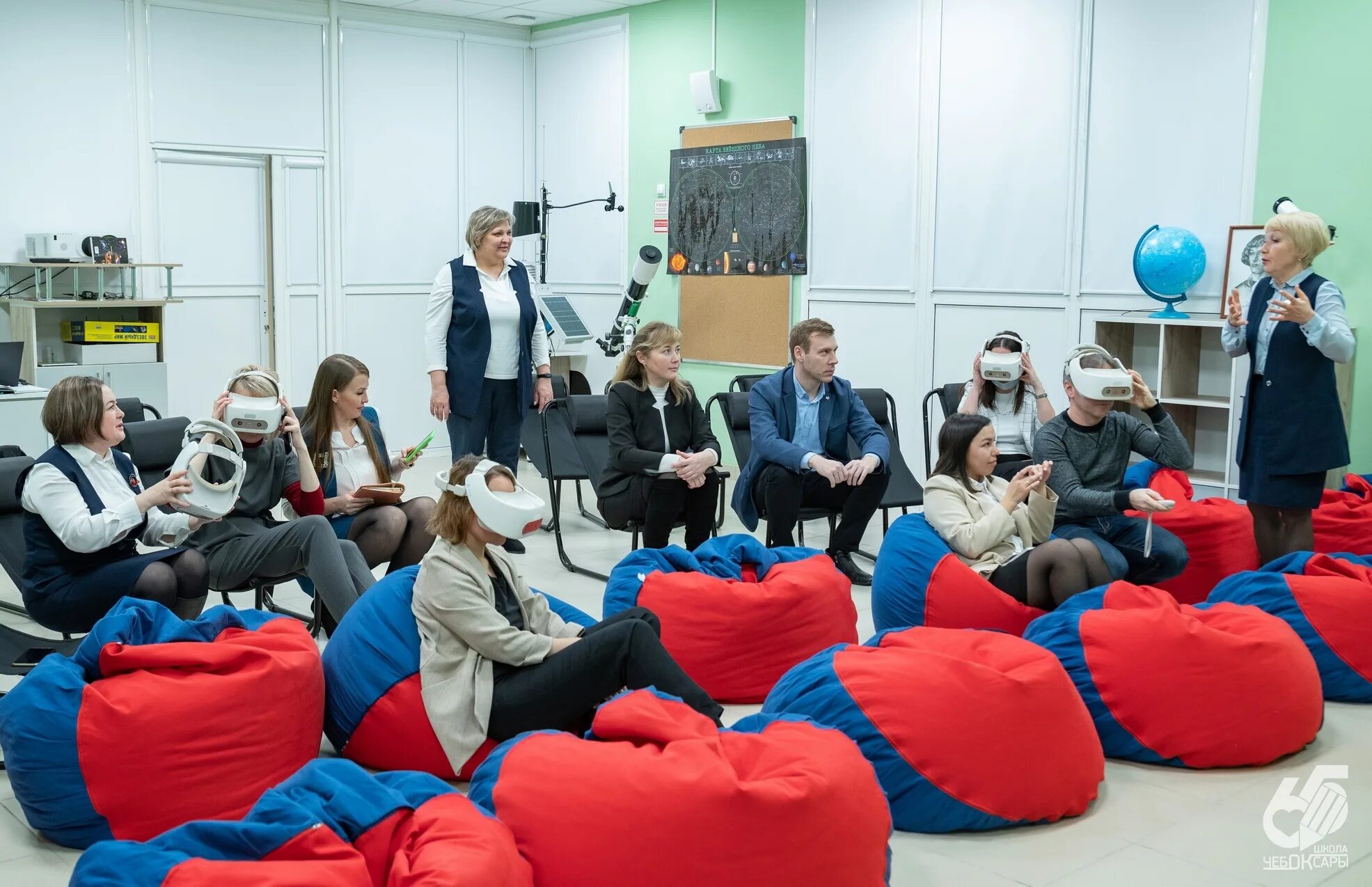 Руководителя школы будущего. Школа будущего москва. Интерьер кабинета руководителя. Современный учительский кабинет. Технопарк газпром школы.