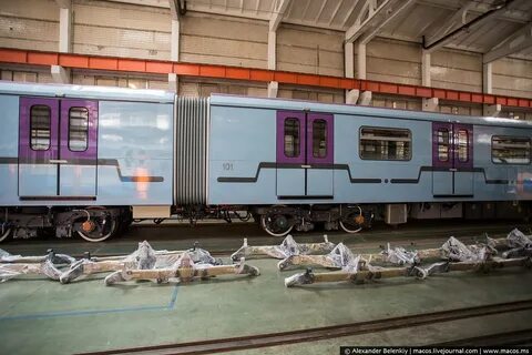 Между вагонов
