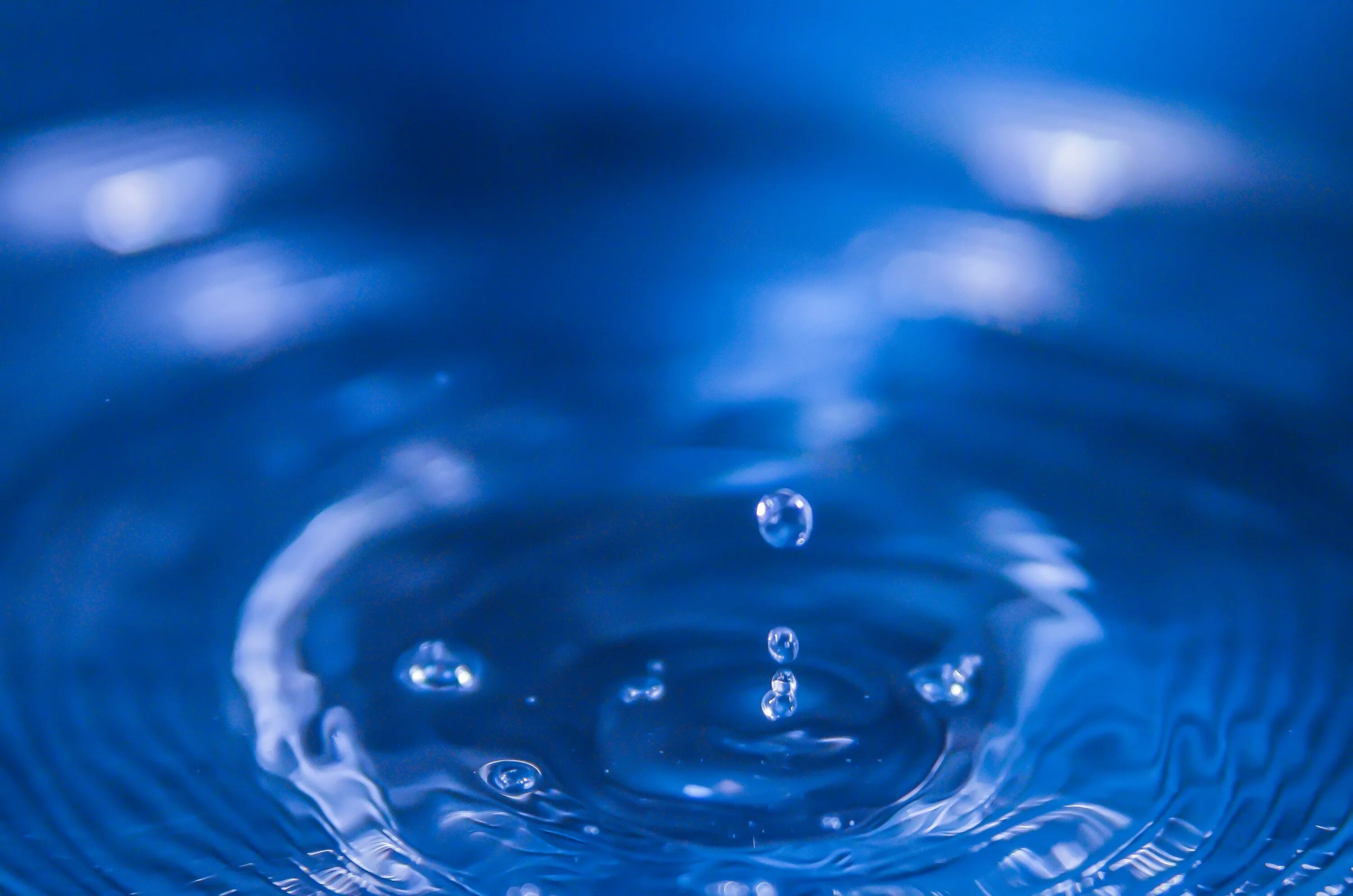 Синяя вода купить. Капля воды. Вода влага. Изображение воды. Голубые капли.