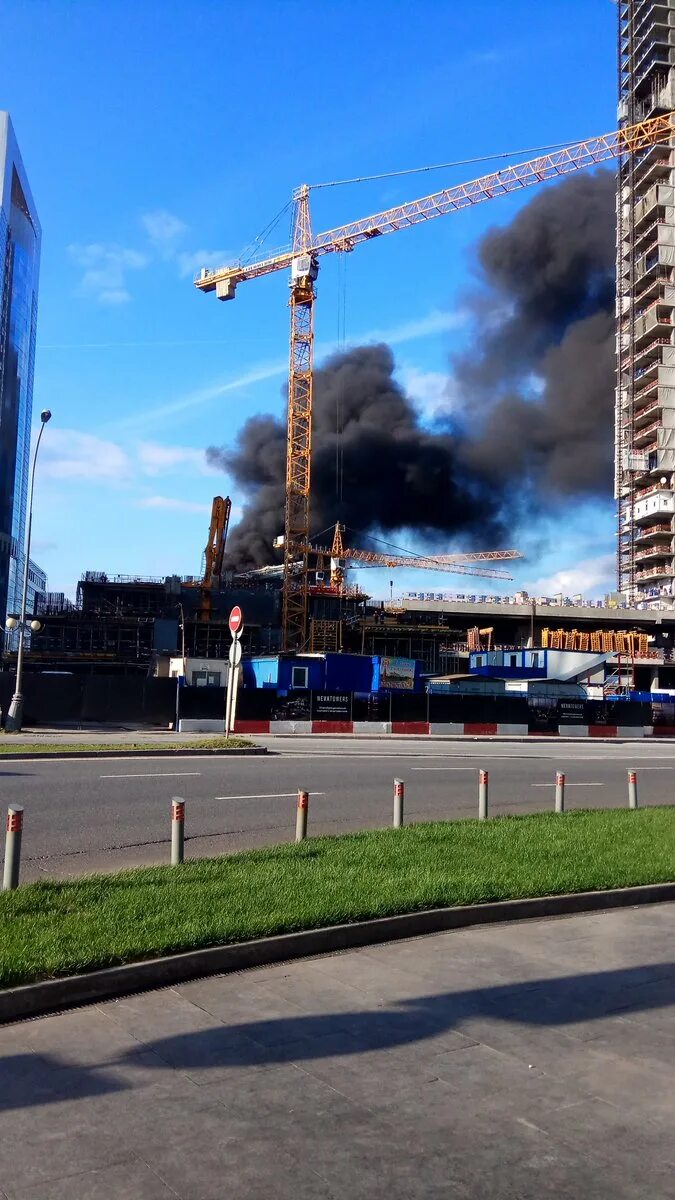 Пожар в Москва Сити. Пожар в небоскребе в Москве. Пожар в Москва Сити сейчас. Пожар в Москва Сити 2012. Правда что москва сити горит