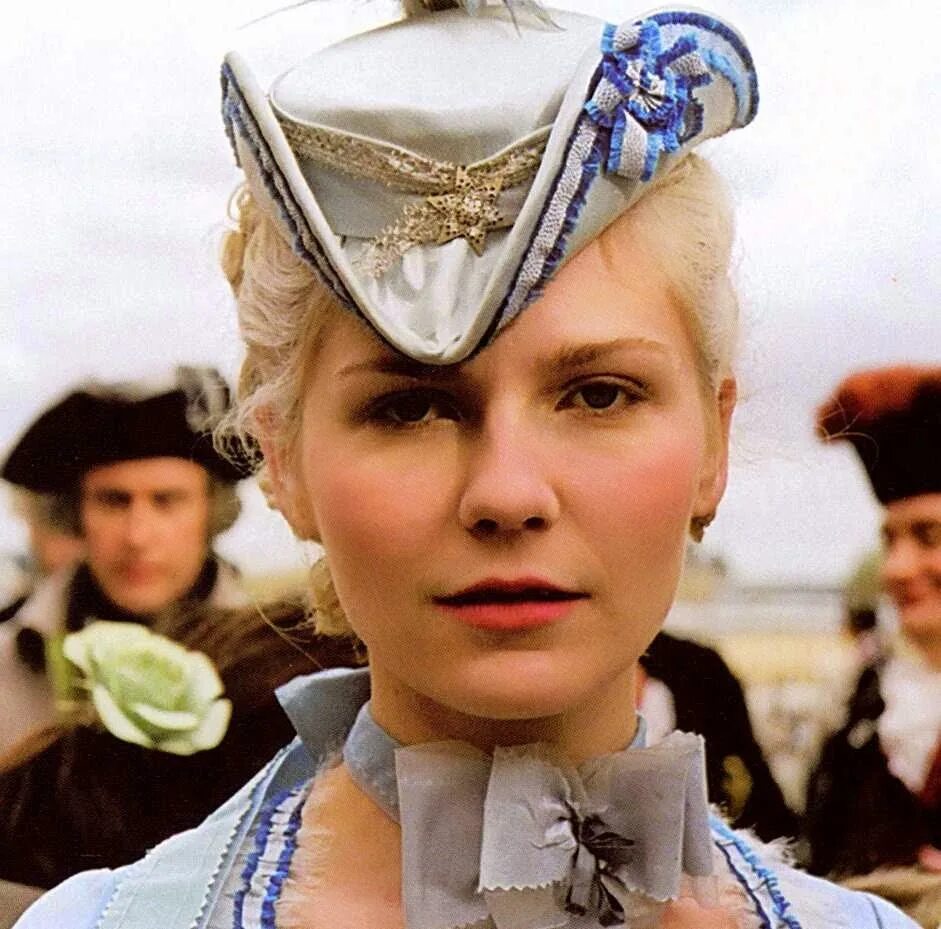 головные уборы в фильмах. головные уборы в фильмах. эми адамс афера по-американски. гарри поттер флёр делакур. кейт уинслет титаник.