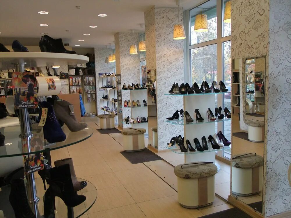 Г королев магазин. Обувной магазин в Королеве на проспекте Королева. Queens магазин обуви.