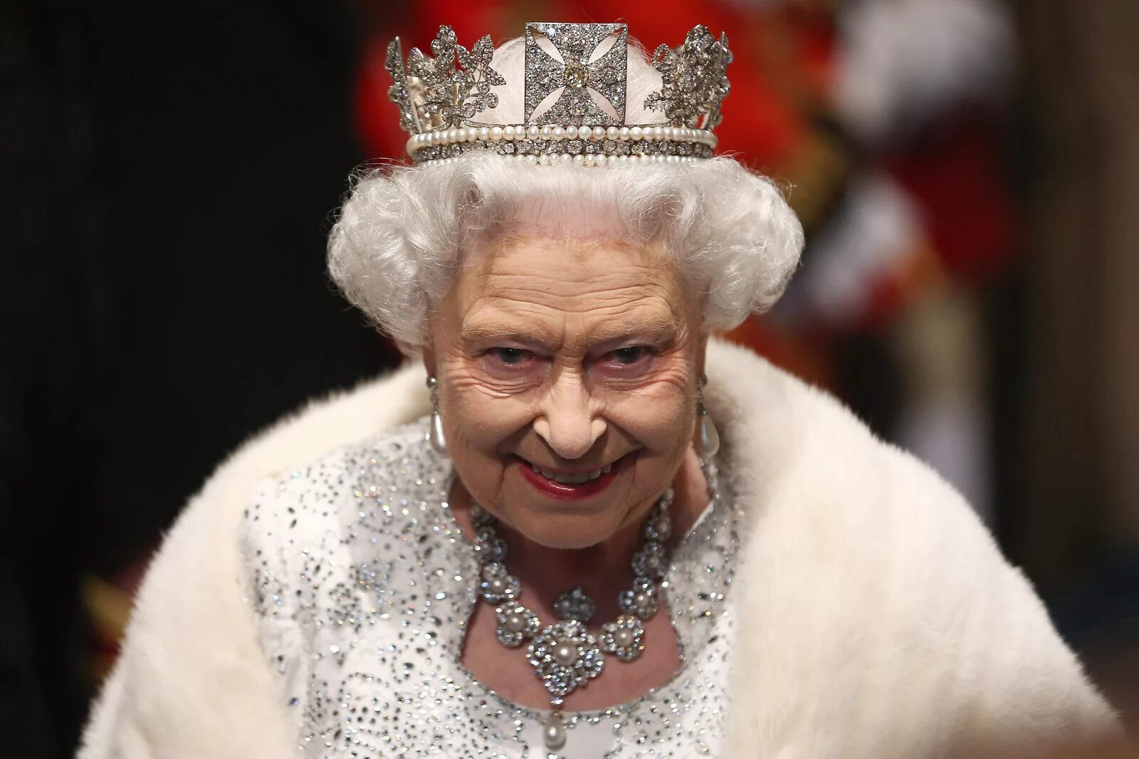 Королева Великобритании еслизовета2. Покажи картинку королевы