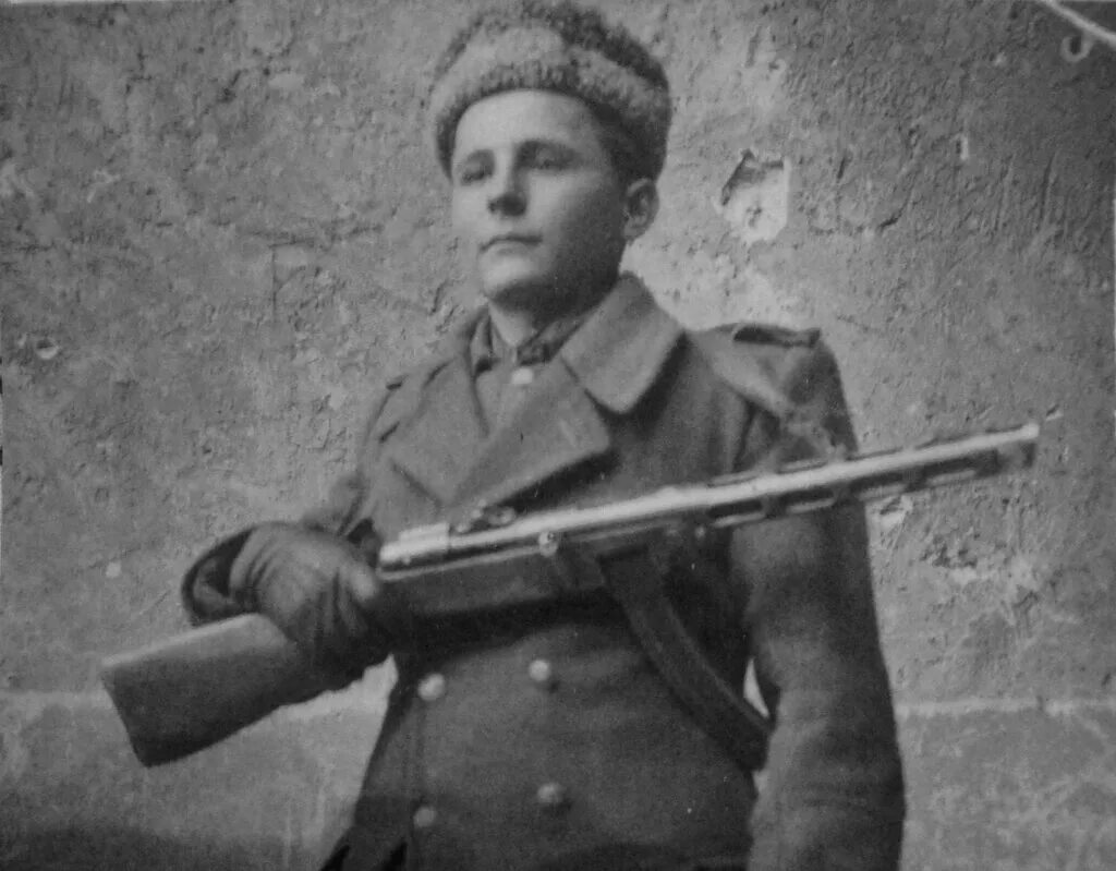 Сын участника вов. Сережа алешков самый молодой солдат. Сережа алешков сталинградская битва. Сережа алешков самый молодой солдат. Сын полка вов.