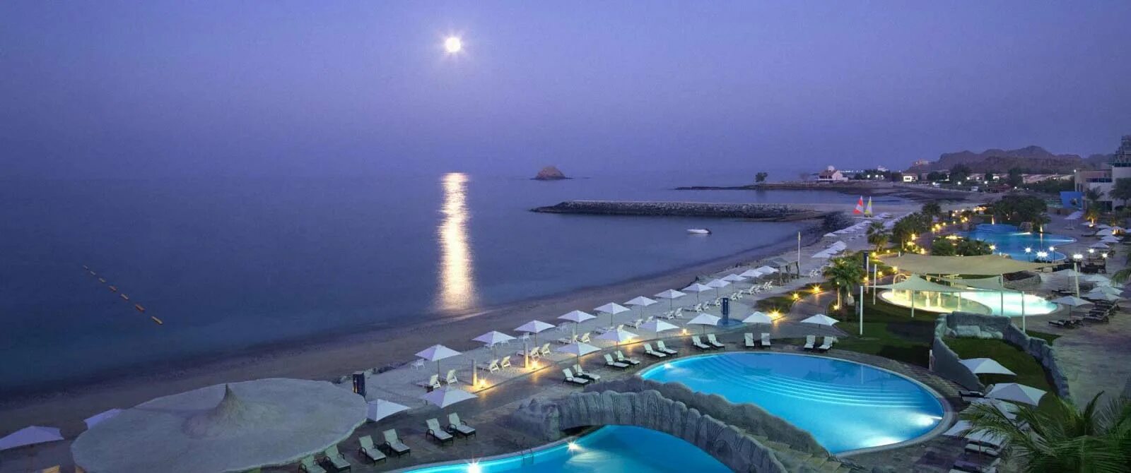 Radisson blu фуджейра. Рэдиссон Блю Резорт Фуджейра. Фуджейра, Radisson Blue 5*. The Radisson Blu Resort Fujairah 5 Фуджейра. Radisson Blu Hotel & Resort ОАЭ.