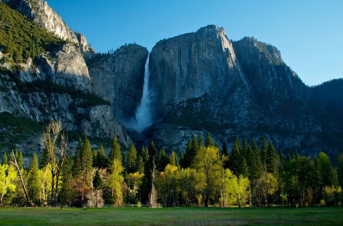 Какие есть природные парки. Национальный парк Yosemite National Park. Калифорния Йосемитский парк. Долина Йосемити, США. США штат Калифорния Йосемитский нац парк.