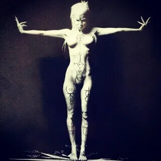 Yolandi Visser hot.