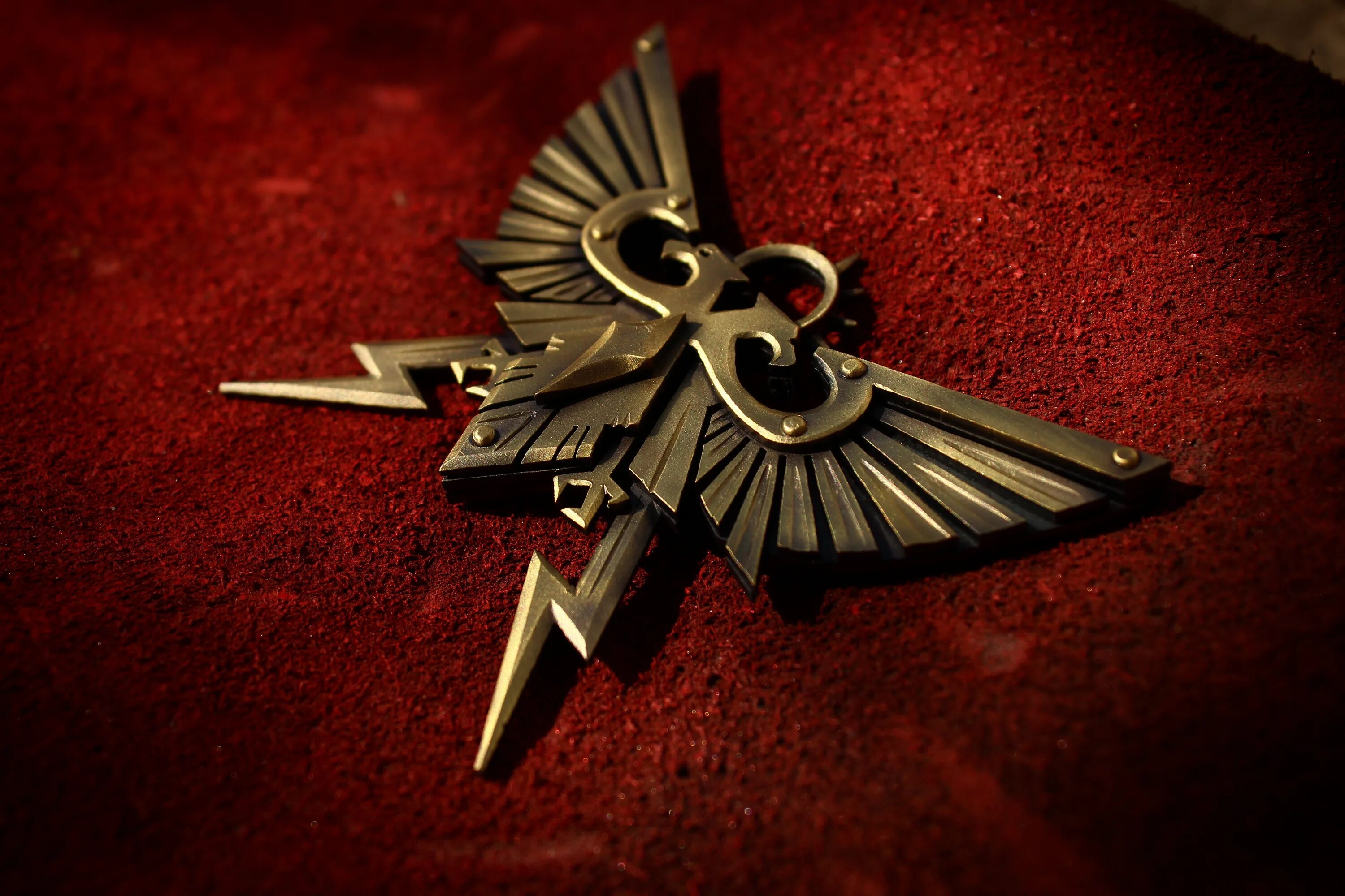 Палатинская аквила. Имперские рыцари вархаммер фэнтези. Имперская аквила вархаммер 40000. Аквила императора. Warhammer 40000 символ империума.