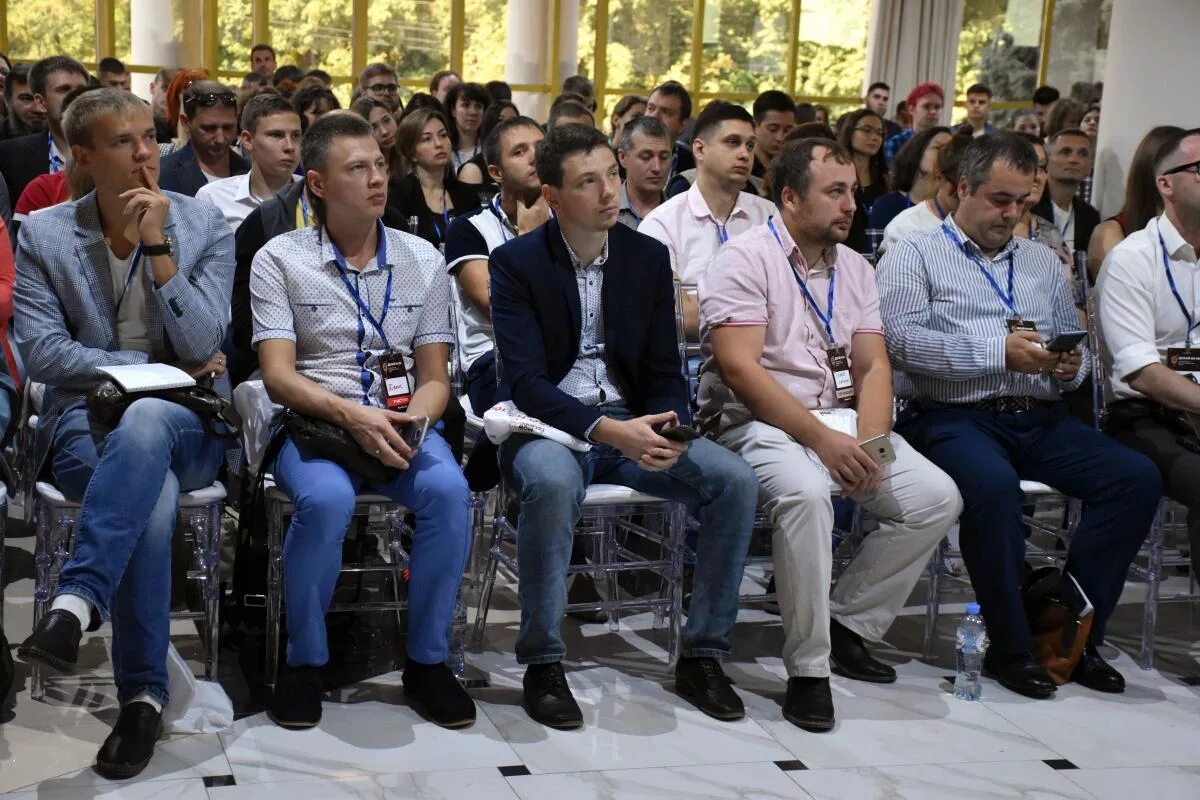 Крупный саратовский бизнесмен. Саратовские предприниматели. Спутник человек. Саратовские бизнесмены. Саратовские бизнесмены.