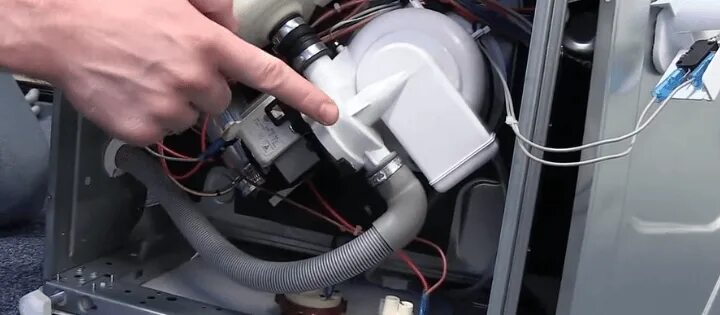 посудомоечная машина замена помпы. циркуляционный насос для посудомойки аристон lsf 7237. как разобрать насос слива посудомоечной машины. посудомоечная машина замена помпы. предохранитель в посудомоечной машине электролюкс.