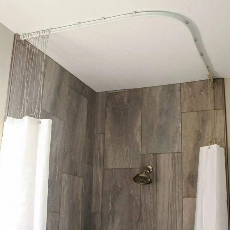 Встроенная шторка в ванной. Карниз для ванны verran 690-09. Потолочный карниз в ванной. Потолочный карниз для штор в ванную. Карниз для шторы в ванной.
