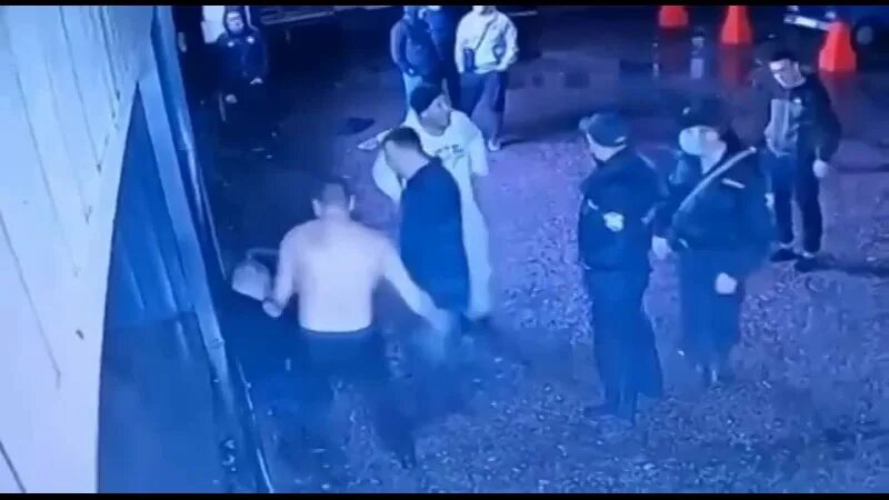 избиение татарина. казань драка иностранцев. крымские татары массово покидают крым в связи с мобилизацией. трое дагестанцев избиение в метро. кавказские спортсмены жестко избили русских ребят.