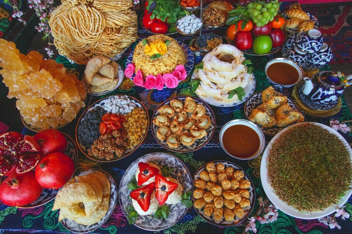 Дастархан Навруз в Таджикистане. Традиции Навруза в Узбекистане. Навруз дастархан Узбекистан. Узбекский Навруз байрам. Что можно приготовить на уразу