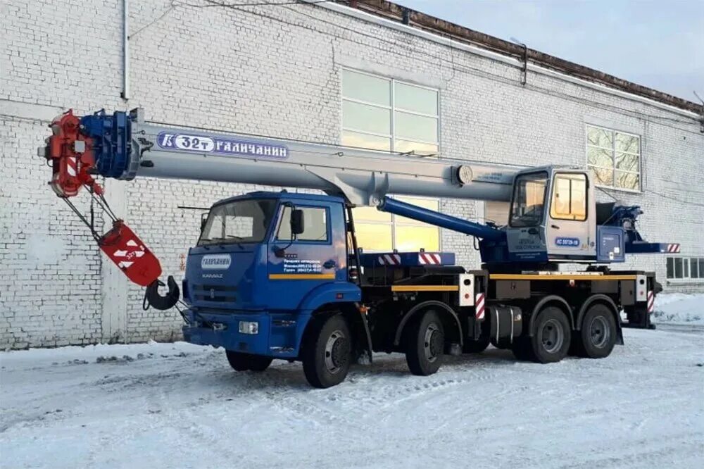 Кран камаз 32 тонны. Галичанин 25т. Кран 32 тонны галичанин. Кран 32 тн. Автокран галичанин 32 тонны.