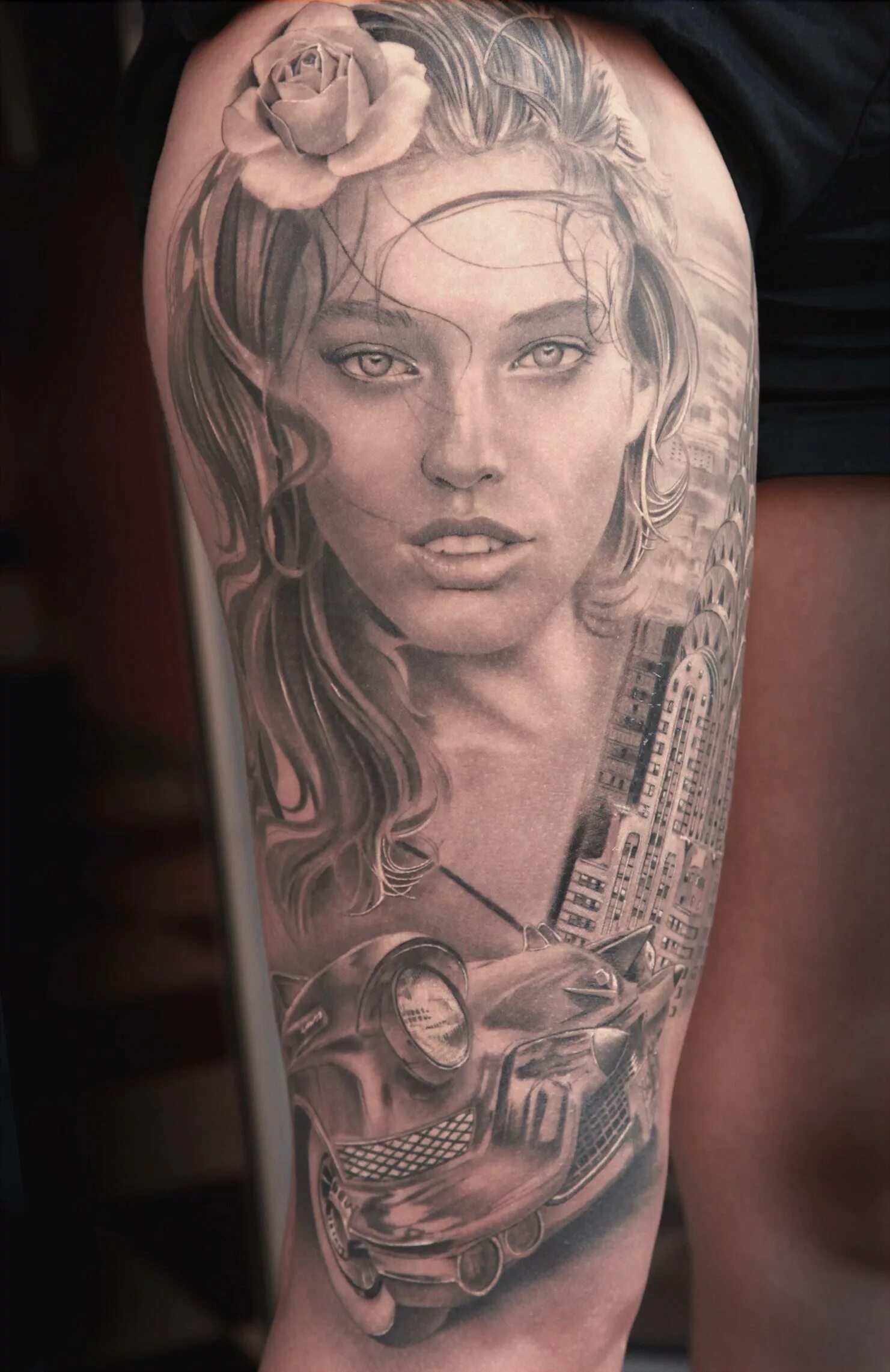 тату портрет на плече