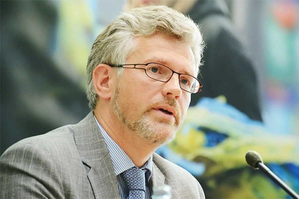 Мельник посол Украины в Германии.