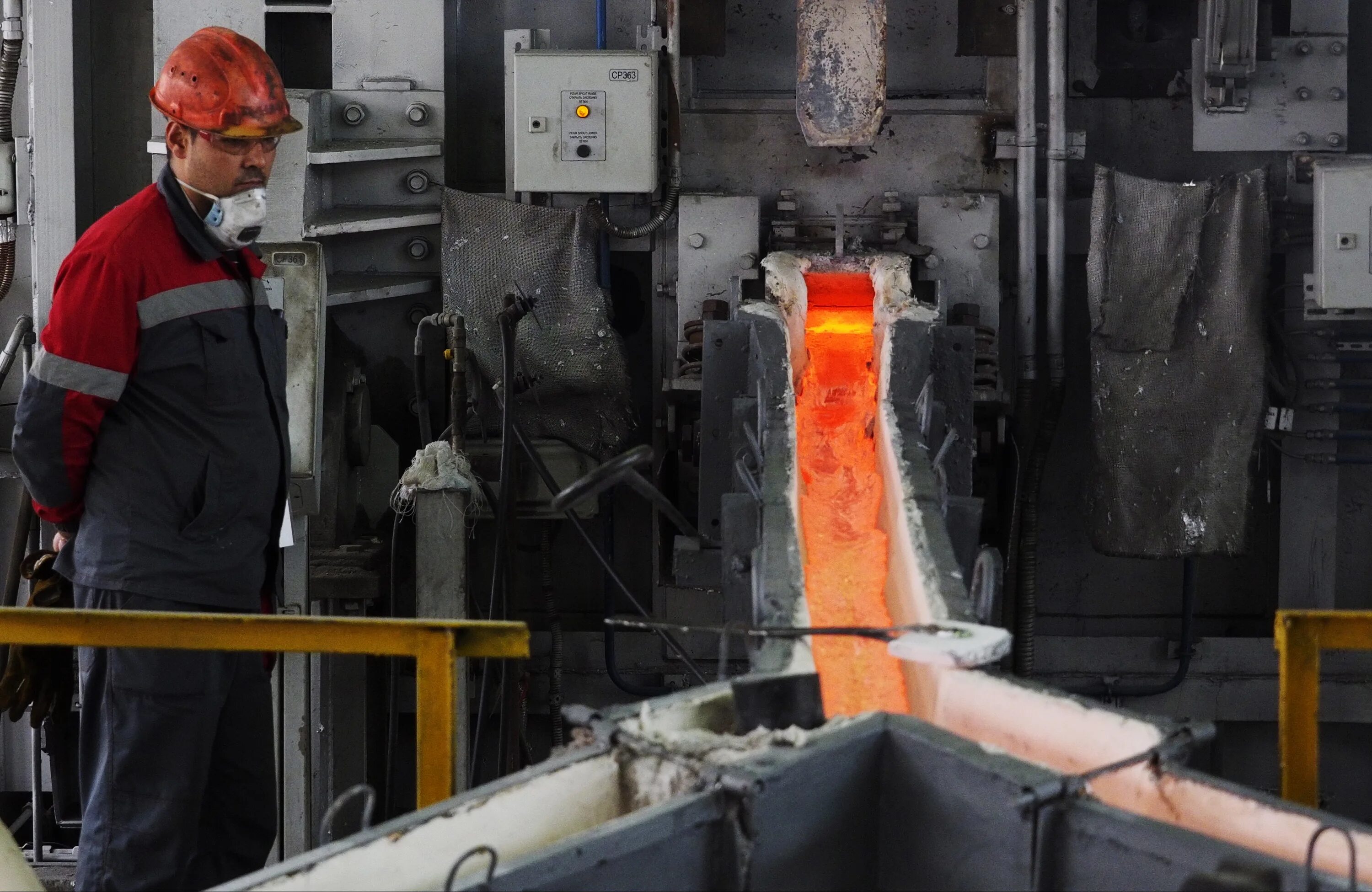 завод русал красноярск. русал саянал. нказ алюминиевый завод. краз русал красноярск. алюминиевая катанка русал.