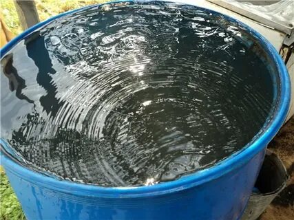 Ведро дало течь и вода стала