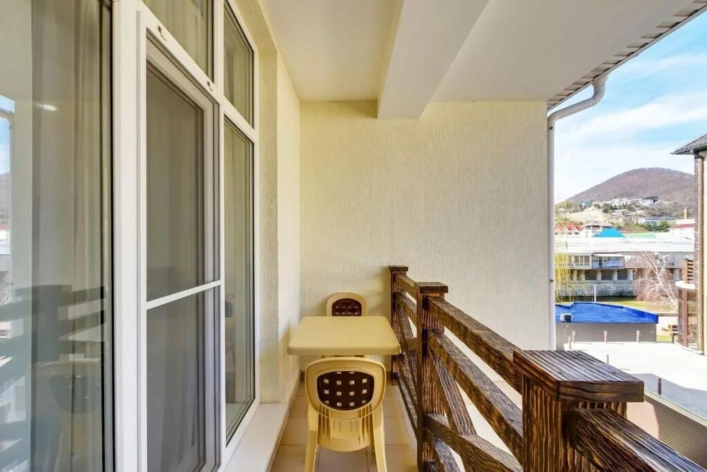 Отель bravo hotel ольгинка. Hotel bravo. Гостиница браво волгоград. Гостиница браво ольгинка. Гостевой дом браво ольгинка официальный.