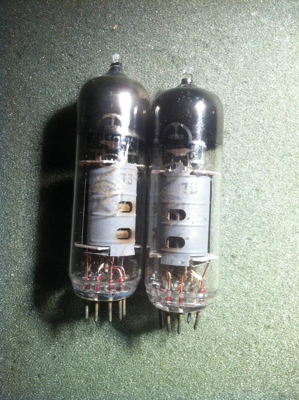 генераторная лампа гми-11. лампы от телевизоров ссср 6п14п. радиолампы лом. лампы советские радиодетали. индикаторные лампы ссср ин12.