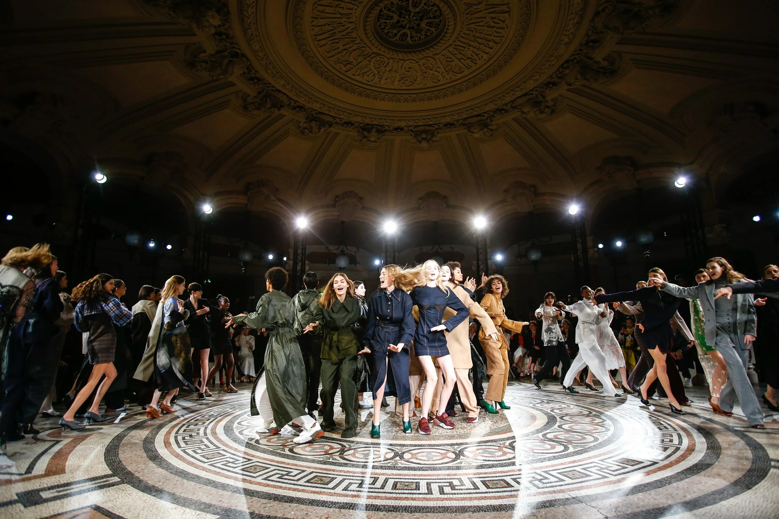 Let's show them who we are. Show them all. Backstreet boys обои. The voice заставка. Shakira voice.