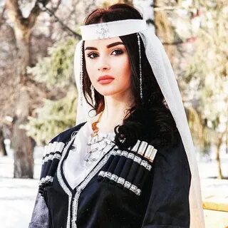 Кеудесі салбыраған арық әйелдердің суреттері