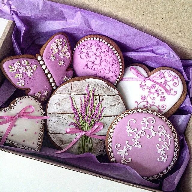 Расписные пряники. Пряники вайлдберриз. Пряничная конфета. Пряники вайлдберриз. Сиреневый пряник.