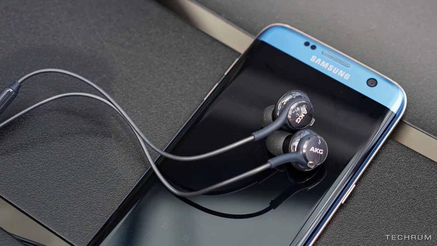 Наушники самсунг галакси s8. Наушники для Samsung s8 AKG. Samsung Galaxy s10 наушники. Samsung Galaxy s8 Earphones. Sgpots наушники