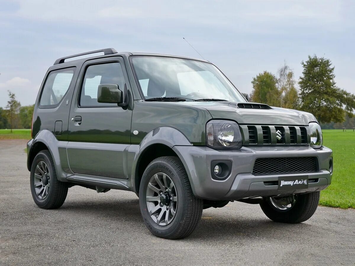 Какую полноприводную машину. Suzuki Jimny 2016. Сузуки Джимни 3. Судзуки Джимни 1 поколения. Suzuki Jimny 1968.