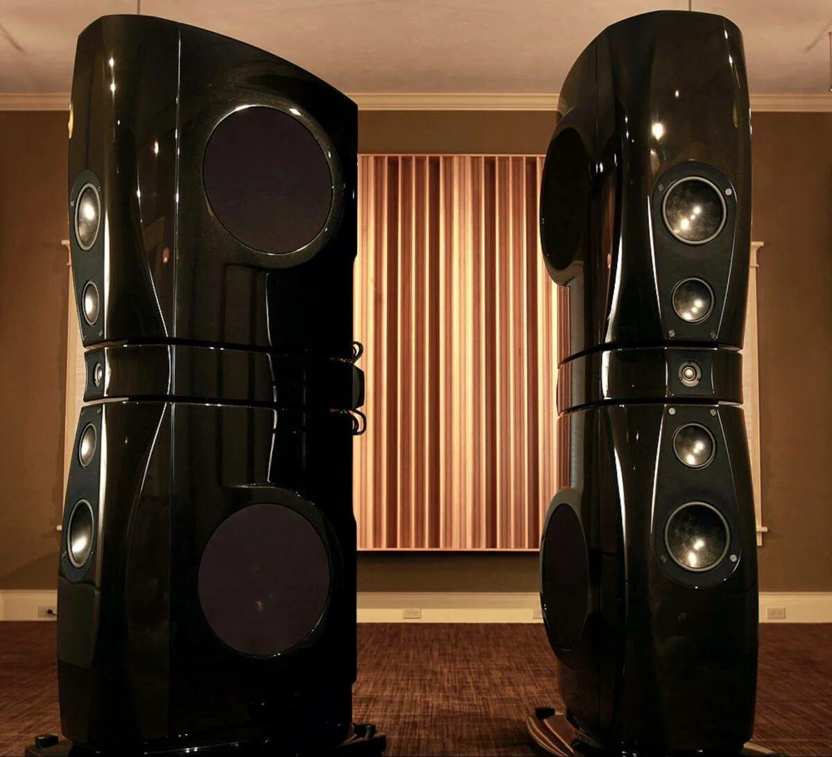 Звук мощных колонок. Hi end акустика Microlab. Акустика Kharma Enigma Veyron. Hi Fi Speaker System колонка. Rockport Audio ARRAKIS.