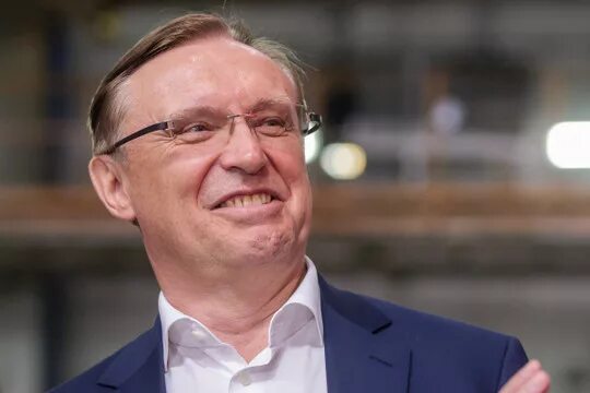Руководить 20
