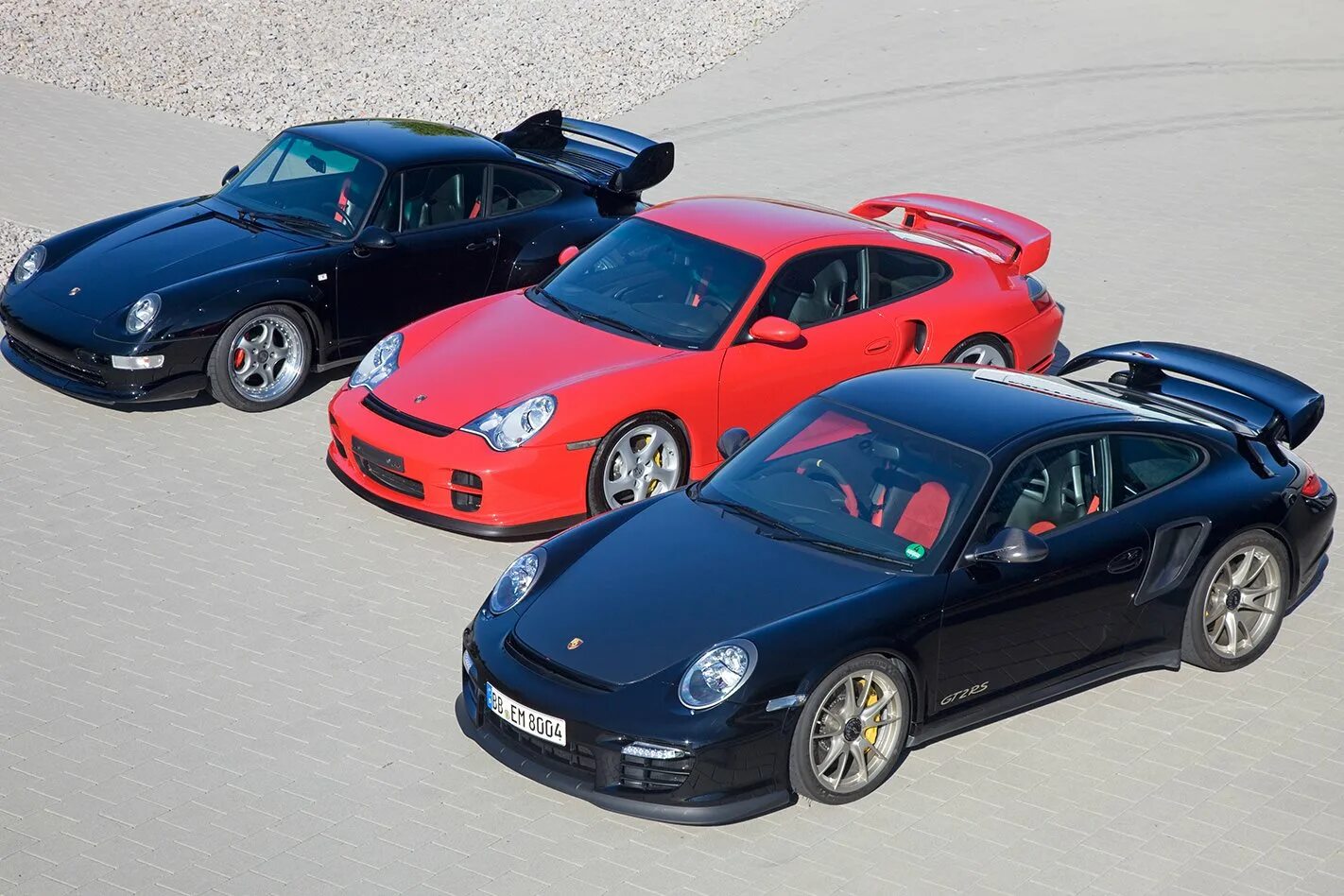 Gt 2 машины. Porsche 911 gt2. Две машины. Порше 911 gt2 2003. Porsche 911 gt2 rs серая.