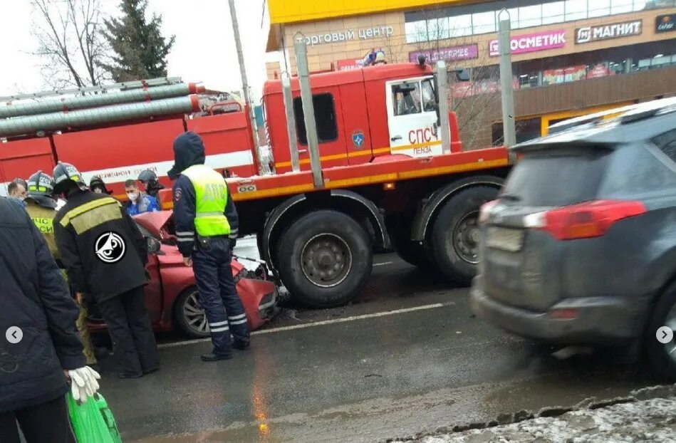 22 ноября 2017. Авария на проспекте Победы в Пензе. Авария в Пензе вчера на проспекте Победы. ДТП Пензенская область 21 11 22. Пенза ДТП сегодня проспект Победы.