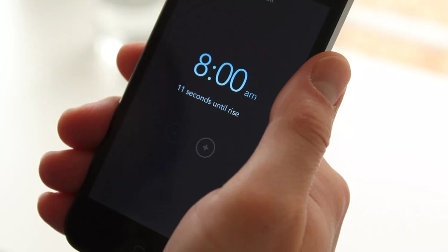 Будильник на телефоне. Будильник на айфоне. Phone будильник. Телефон с будильником на экране. Будильник в моем телефоне