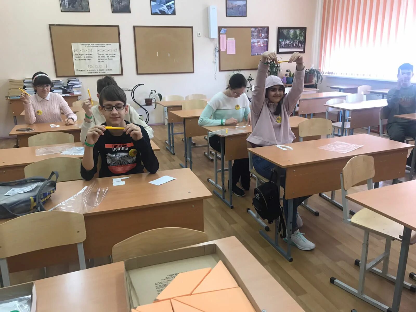 27 школа олимпиады. 27 школа олимпиады. Дети на олимпиаде по математике. Однажды в олимпиадную школу приехало 300 школьников. 27 школа олимпиады.
