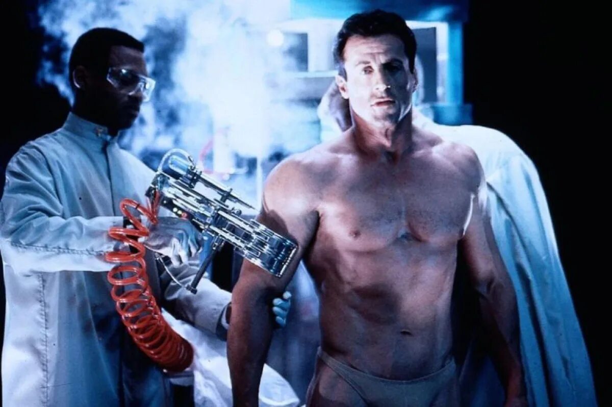 Уэсли снайпс в фильме разрушитель. Сильвестр сталлоне разрушитель. Сильвестр сталлоне 1993. Разрушитель сталлоне заморозка. Разрушитель фильм 1993 сталлоне и буллок.