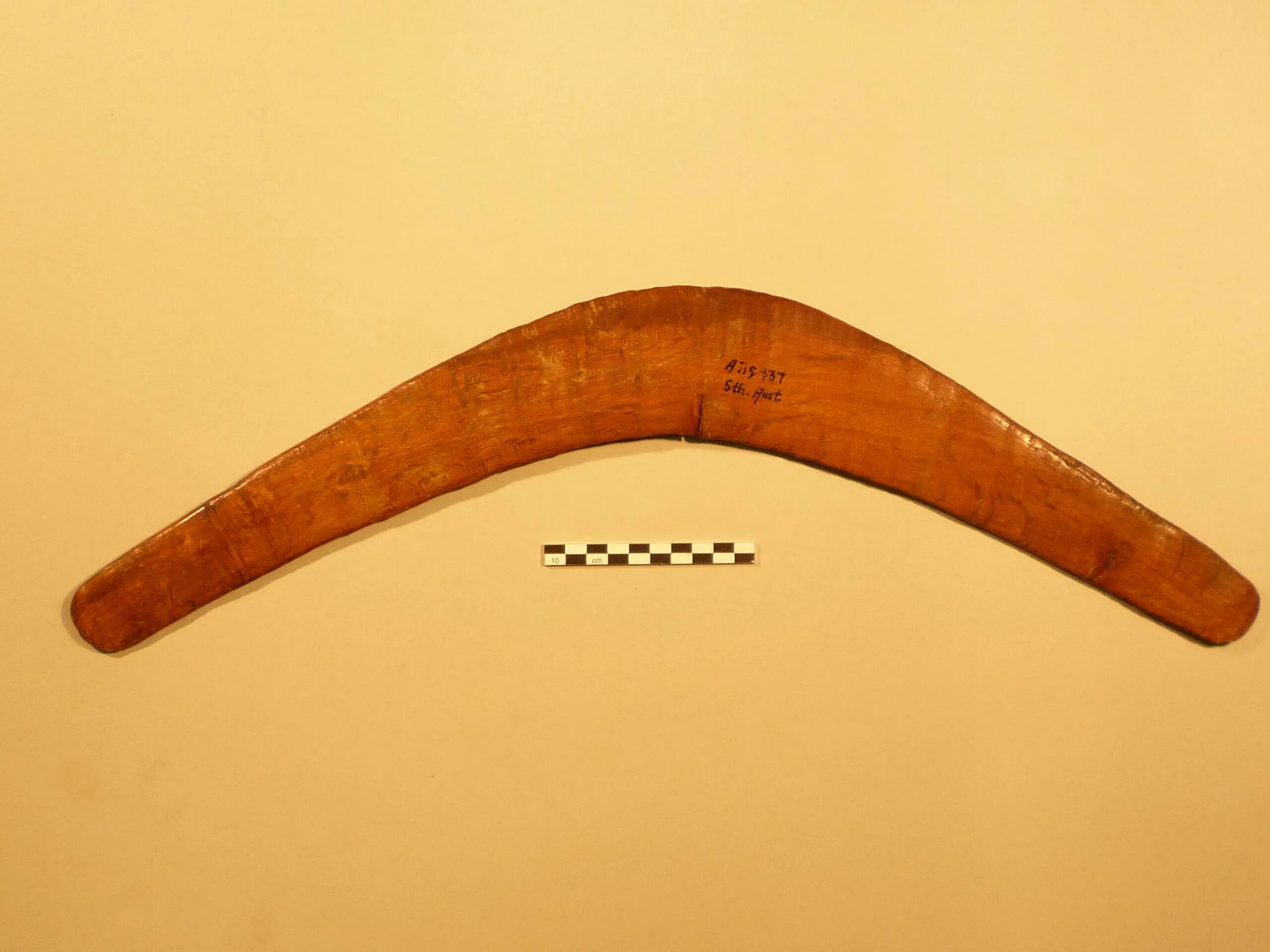 аборигены австралии охота. коренные жители австралии аборигены бумеранг. аборигены австралии гравюры. австралийские росписи на бумеранге. бумеранг аборигенов австралии.