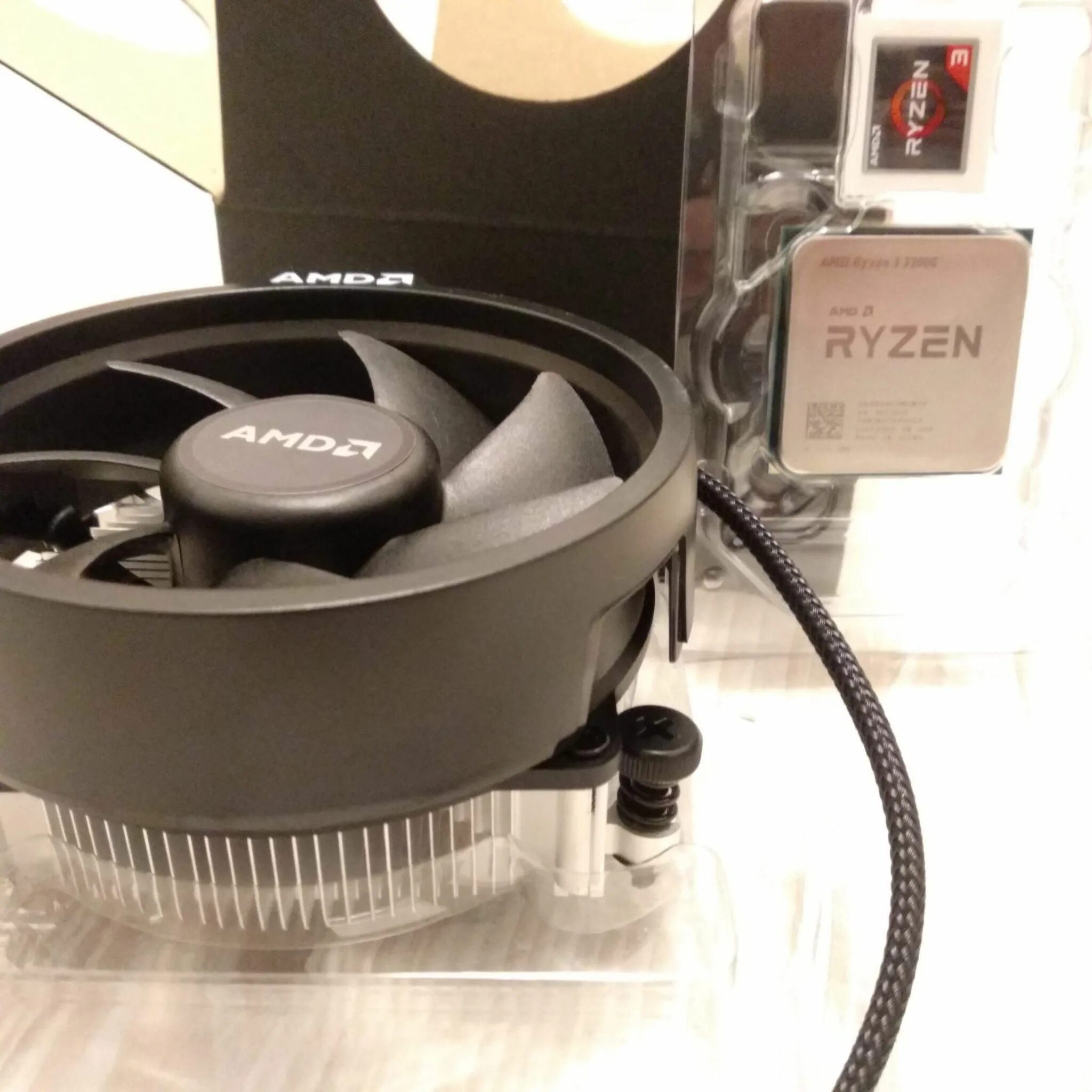 Процессор AMD Ryzen 3 3200g Box. AMD Ryzen 3 Pro 3200g. AMD Ryzen 3 3200g кулер. Box кулер AMD Ryzen 5 5600x. 3 pro 3200g