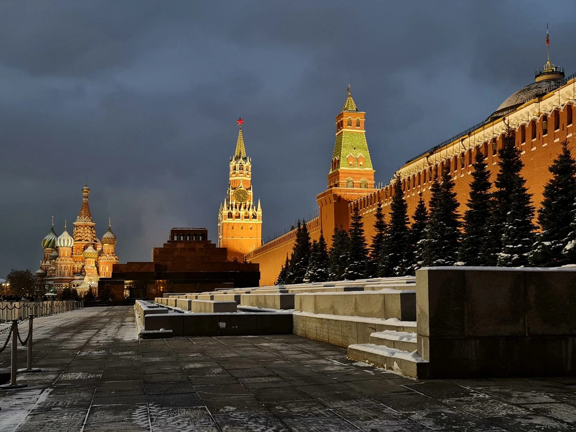 Московский кремль имеет 20. Москва 21 век красная площадь. Кремль Москва 2023. Москва 1997 красная площадь. Москва Кремль красная площадь.