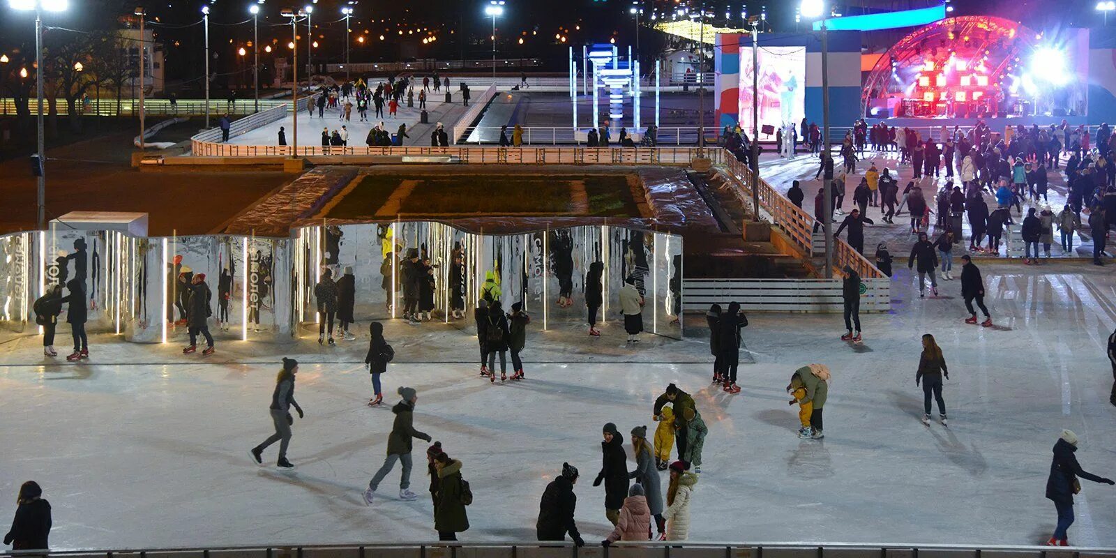 Каток парк горького когда закрытие. Парк Горького Москва каток. Каток Восход парк Горького. Каток парка Горького. Парк Горького Москва каток 2022.