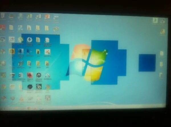 Сетка на экране ноутбука. Рябит нижняя часть монитора. На мониторе появилась сетка. Пиксельная сетка на мониторе ноутбука. Экран сместился вправо