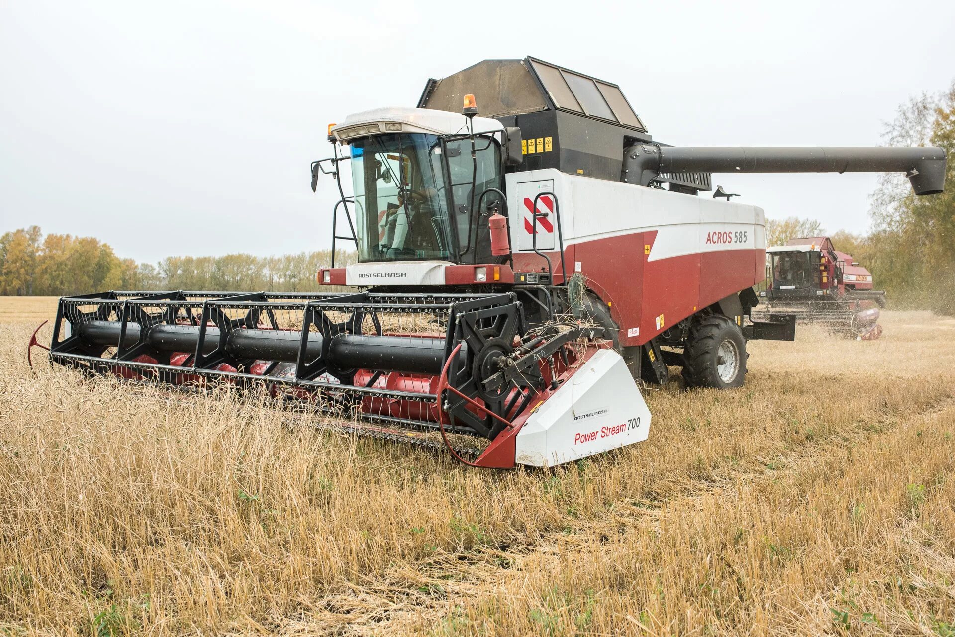 Акрос бу купить авито. Комбайн РСМ-142 "Acros-585". Комбайн РСМ-142 "Acros-550". Комбайн Акрос 585. Комбайн Ростсельмаш 585.