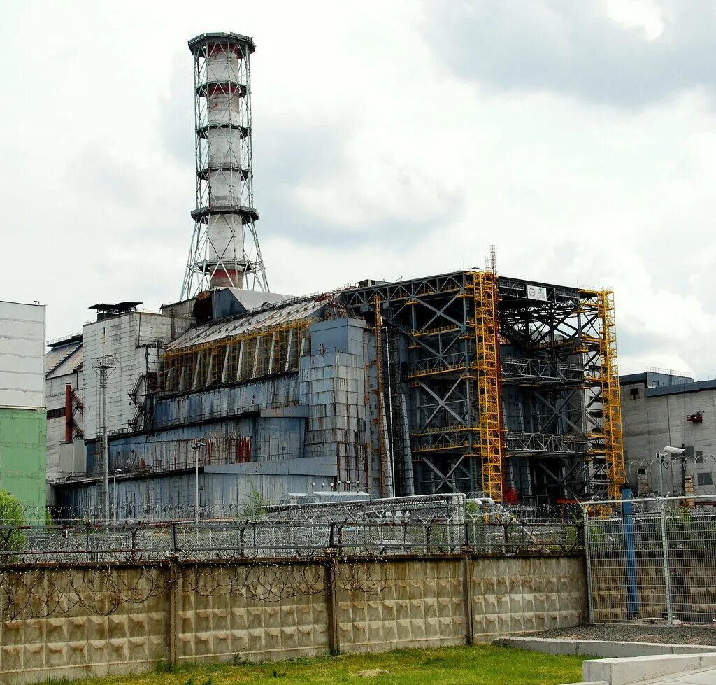 Чернобыльская атомная электростанция. Чернобыльская АЭС. Чернобыль Припять АЭС. Припять атомная станция. Припять 4 энергоблок саркофаг.