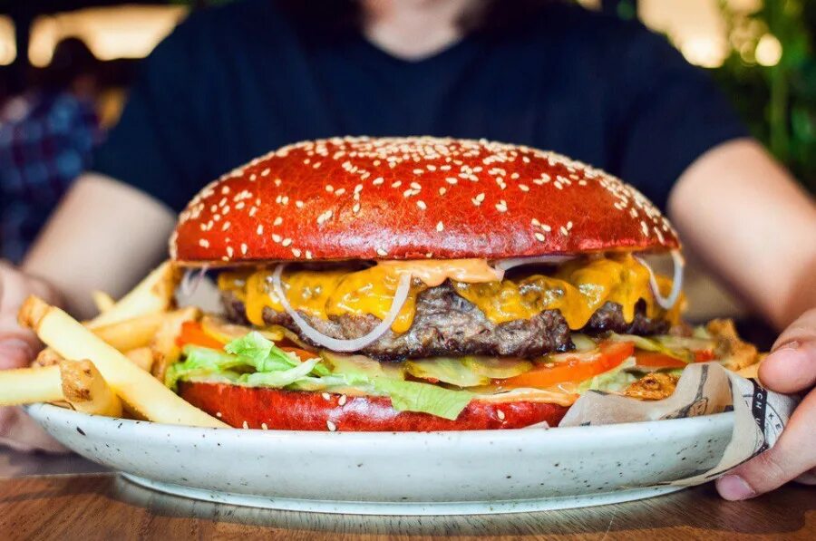 большие порции еды. самый огромный бутерброд в мире. огромный бигмак. а 4 видео большая еда. самый большой гамбургер в мире.