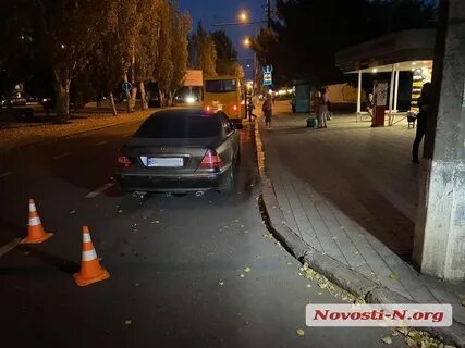 Мерседес сбивает