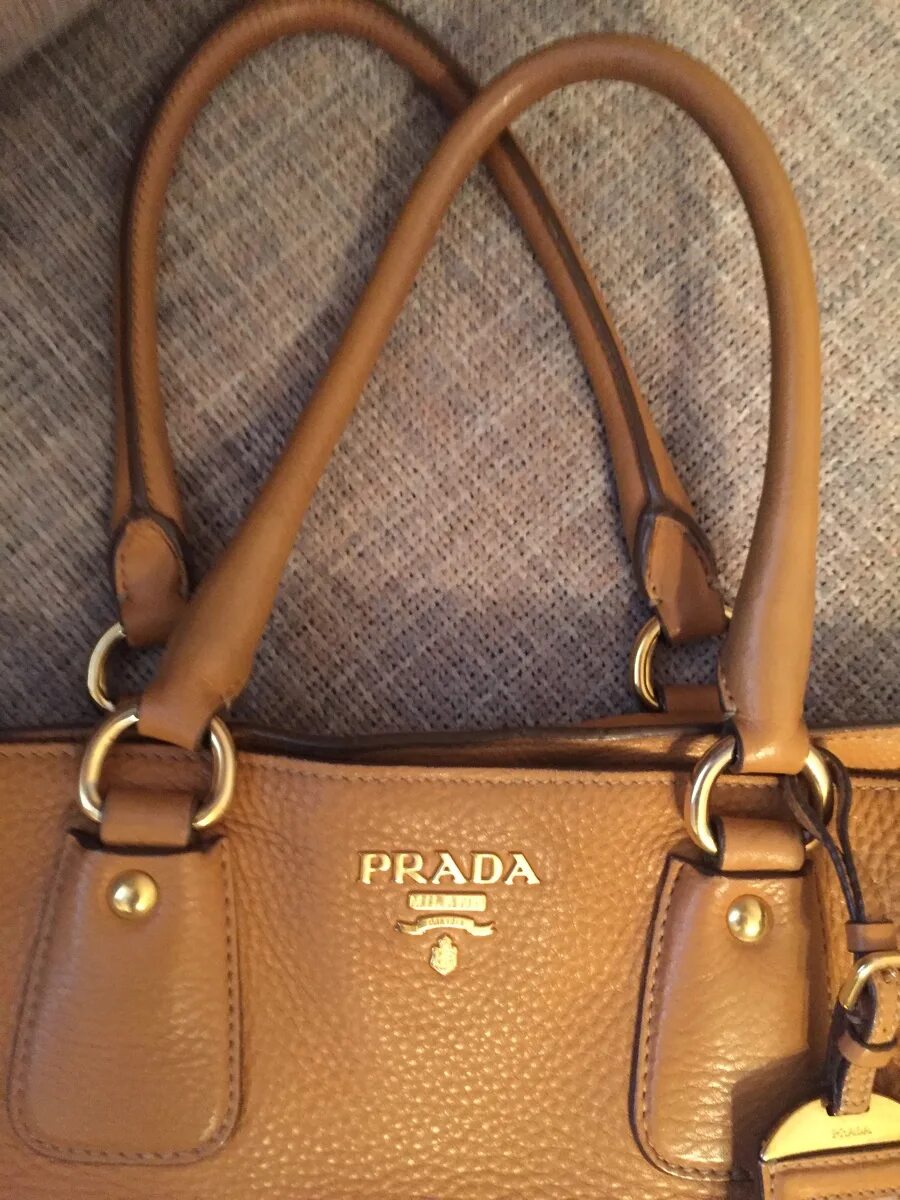 Оригинальная сумка прада. Сумка прада re edition 2020. Сумка прада re edition 2020. Сумка прада re edition 2005. Сумка прада 2020.