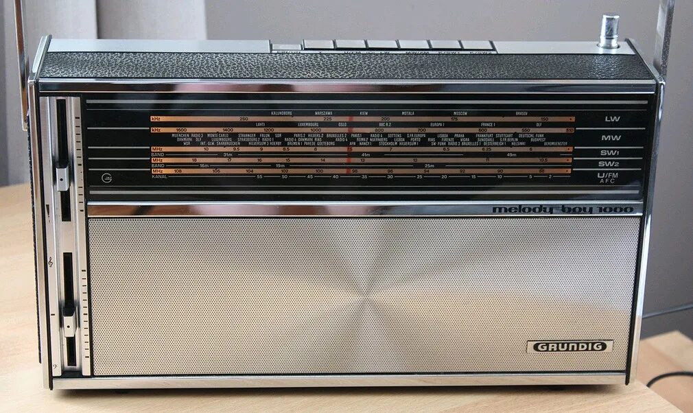 Grundig fry 6321 l. Grundig c100l. Грюндиг 6000. Грюндик 1000. Grundig 7800.