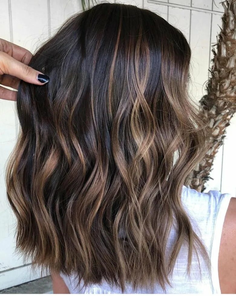 Калифорнийское мелирование 2022 на темные. Мелирование крупными прядями. Мелирование волос на темные средние. Мелирование волос на темные средние. Мелирование шатуш балаяж 2020.