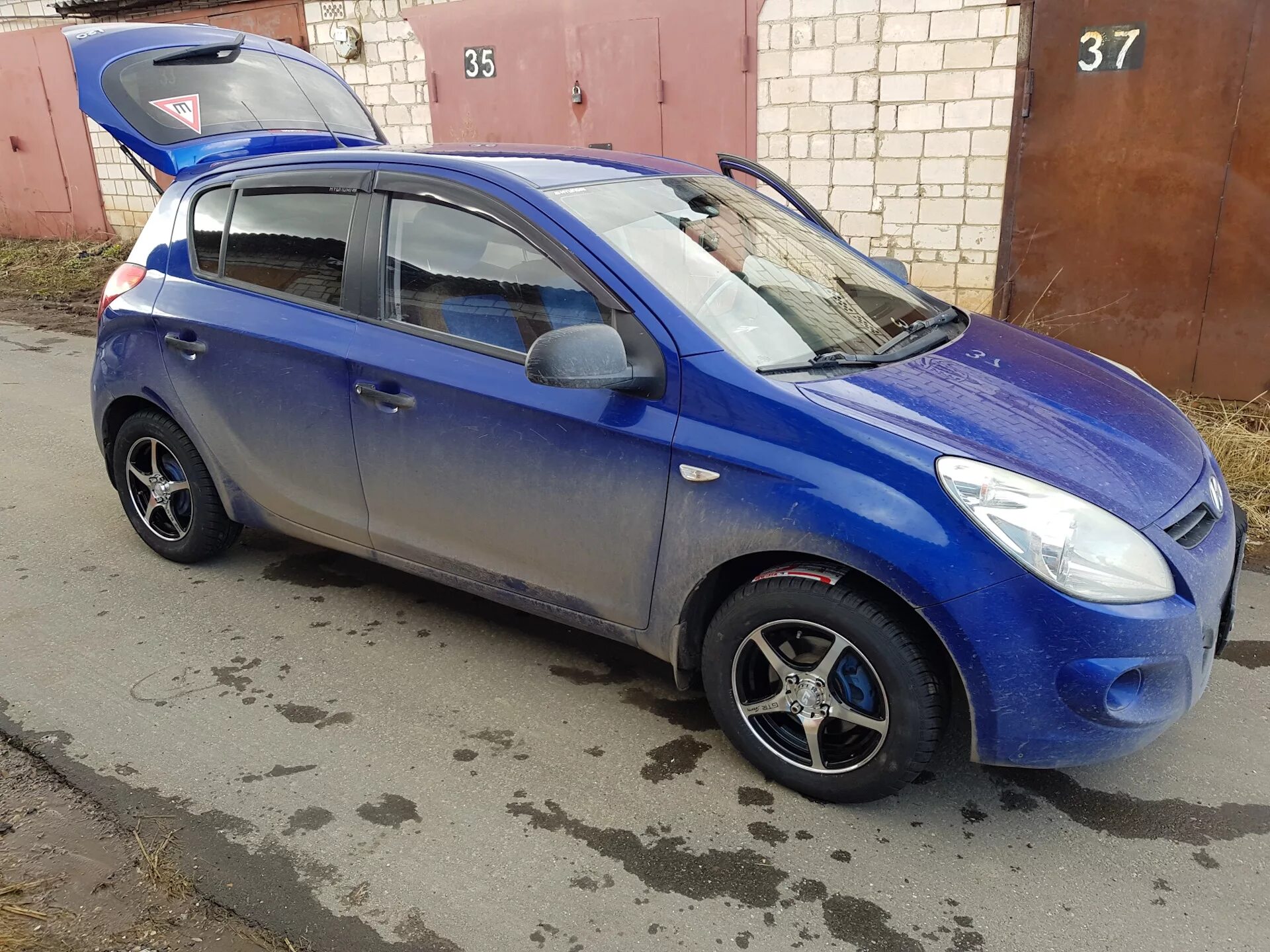 Hyundai i20 2009 на дисках. Hyundai i20. Хендай ай20 диски. I20 колеса. I20 колеса.